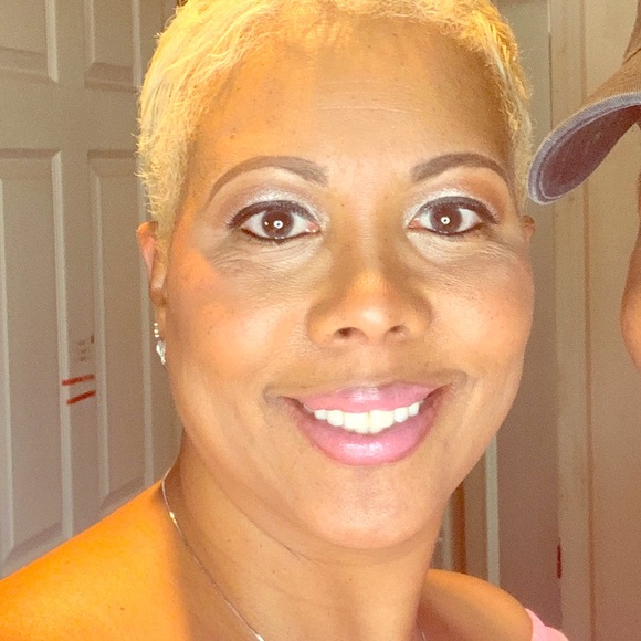 Meet your Posher, Lynne - Picture 1 of 1